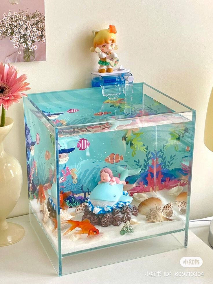 Pink Aquarium Aesthetic, Mini Aquarium Aesthetic, Toy Fish Tank, Coquette Fish Tank, Fish Tank Aesthetic Bedroom, Aquarium Themed Room, Kawaii Fish Tank, Kawaii Aquarium, Cute Aquarium Ideas