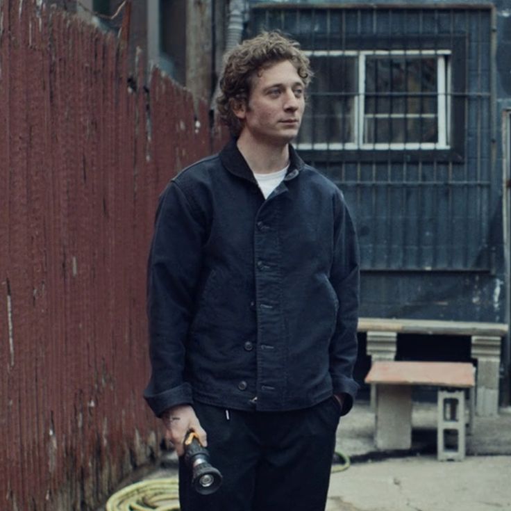 Carmy Berzatto Outfits, Men Winter Jacket Outfit, The Bear Outfits, Jeremy Allen White Style, Cropped Shirt Men, Copenhagen Style Men, Ralph Lauren Street Style, Men Jacket Outfit, Americana Clothes