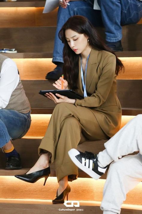 Seo Ji Hye Fashion, Seo Dan Outfits, Kiss Sixth Sense Kdrama, Celebrity Kdrama Outfits, Kiss Sixth Sense, Korean Office, Office Wear Dresses, Seo Ji Hye, Sixth Sense