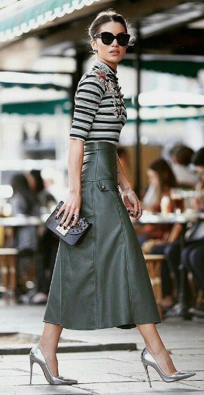 Green Leather Skirt, Street Style Skirt, Rok Outfit, Leather Skirt Outfit, Paris Mode, Chic Outfit, Looks Chic, Inspired Outfits, Cool Street Fashion