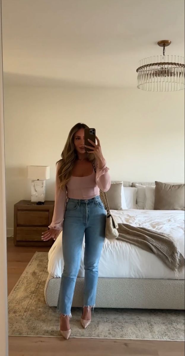 Night Out Mom Outfit, Going To Get Nails Done Outfit, Dinner Party Guest Outfit, Cute Casual Dinner Outfits Spring, Gallery Night Outfit, Olive Garden Date Night Outfit, Baggy Jeans Outfit Night Out, Casual Dinner And Drinks Outfit, Date Night Jeans Outfit Summer