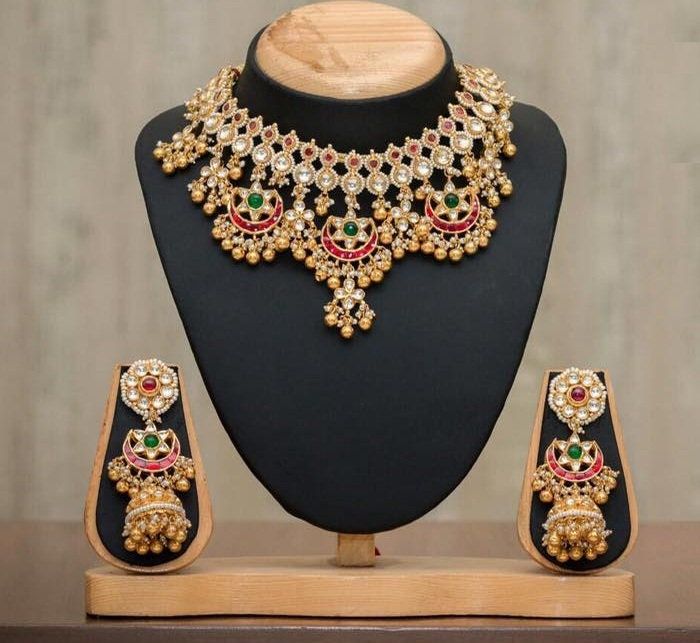 *It's Handmade Gold Plated Indian Kundan Jewelry Necklace and Earrings Set. *It's 22 K Gold Plated made from Silver and Copper Mix material and also using handcut stones like         shown in picture. *It's beautiful Ethnic Indian Wedding Choker with Statement Earrings. *It's Earrings are 3 Inch Long with jumkhi. *Necklace and Earrings are same like shown in picture. *It will come with adjustable string which fits all Neck size. *Our all jewelry is made from semiprecious stones and beads. *WARRA Indian Wedding Necklace, Kundan Choker Necklace, Sabyasachi Jewelry, Statement Jewelry Necklace, Kundan Jewellery Set, Sabyasachi Jewellery, Kundan Jewelry, Temple Jewelry, Kundan Choker