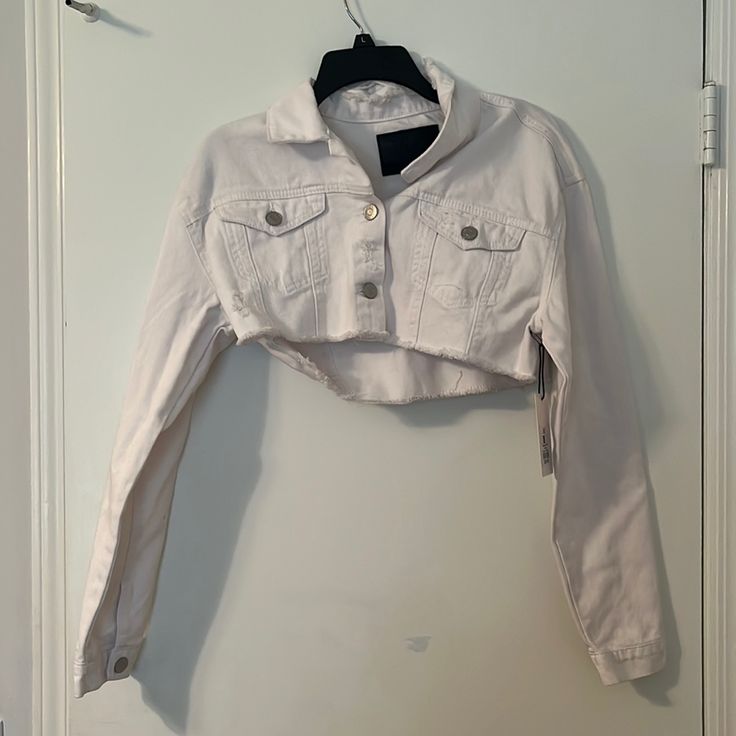 White Cropped Refuge Denim Jacket Size M Cropped Cotton Outerwear For Streetwear, Cropped Cotton Denim Jacket For Day Out, White Button-up Denim Jacket For Day Out, Cotton Cropped Jacket With Pockets For Day Out, White Fitted Denim Jacket For Fall, Spring White Denim Outerwear, Fitted White Denim Jacket For Fall, Spring Streetwear Cropped Jacket With Button Closure, Casual White Button-up Cropped Jacket