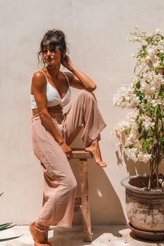 Plant Outfits, Boho Look Outfit, Eucerin Oil Control, Soft Natural Kibbe, Looks Boho, Chic Trousers, Organic Dress, Look Boho Chic, Boho Lifestyle