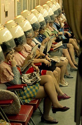 1960’s hair salon 1960’s Hair, 1960s Hair, Patras, Mary Quant, Beauty Parlor, People Sitting, Diy Vintage, The Good Old Days, Mode Vintage