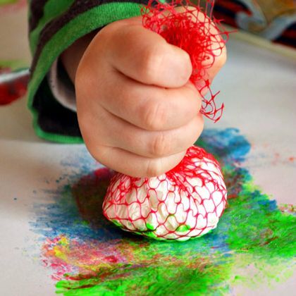 dabber-painting-2 Simple Art Activity, Preschool Spring, Quick Art, Diy Hack, Diy Fountain, Cake Aesthetic, Painting Activities, Easy Arts And Crafts, Simple Craft