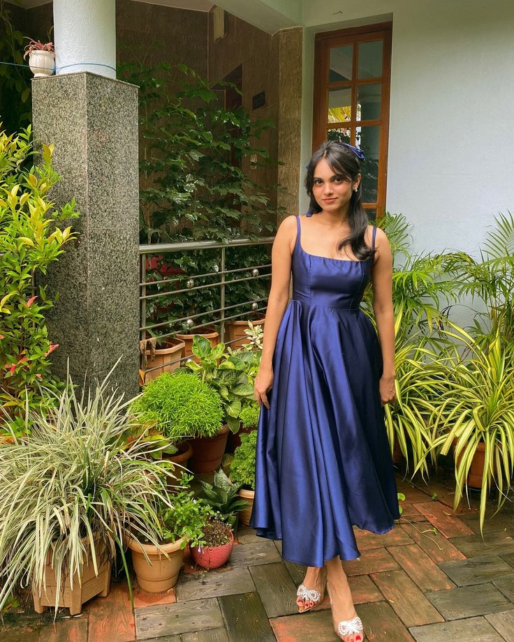 my mommy clicked these 🙂‍↕️⋆.˚🦋༘⋆ Bday Outfits Aesthetic, Gown Look Indian, Cute Frocks For Women, How To Stitch A Dress, Simple Frock For Women, Dresses From Saree, New Western Dresses, Cotton Frocks For Women, Dresses For Women Western