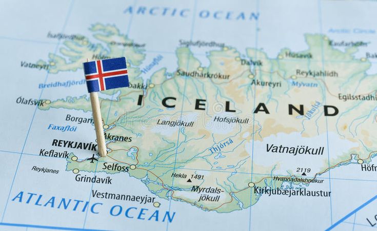 a map with a flag on it and the word iceland written in russian is shown