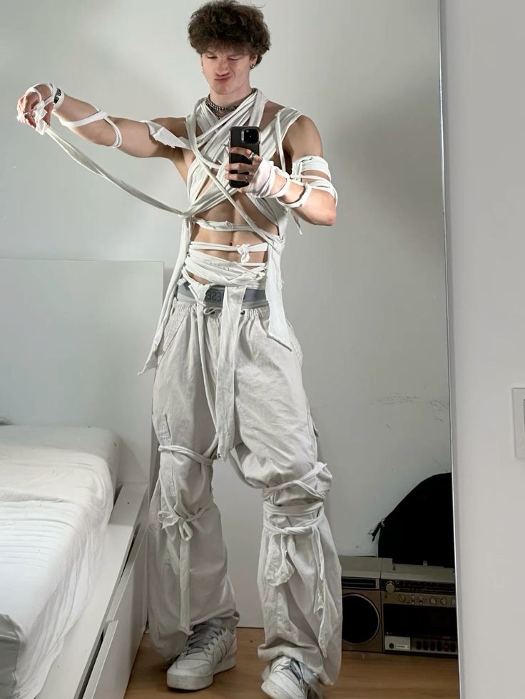 Mummy Halloween Costume, Subversive Basics, Rave Outfits Men, Muka Lelaki, Mummy Costume, Rave Fits, Halloween Men, Queer Fashion, Halloween Costume Outfits