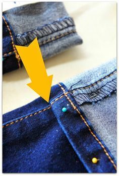 a pair of blue jeans with an arrow pointing to the left and right side of them