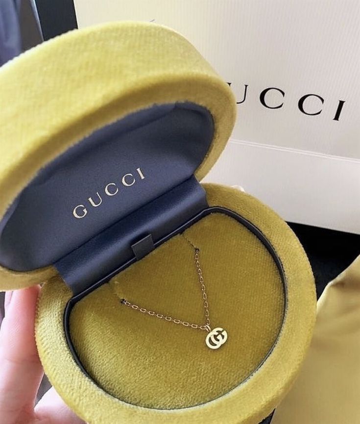 Kalung Choker, Expensive Jewelry Luxury, Gucci Jewelry, Luxe Jewelry, Jewelry Accessories Ideas, Dope Jewelry, Girly Accessories, Classy Jewelry, Expensive Jewelry