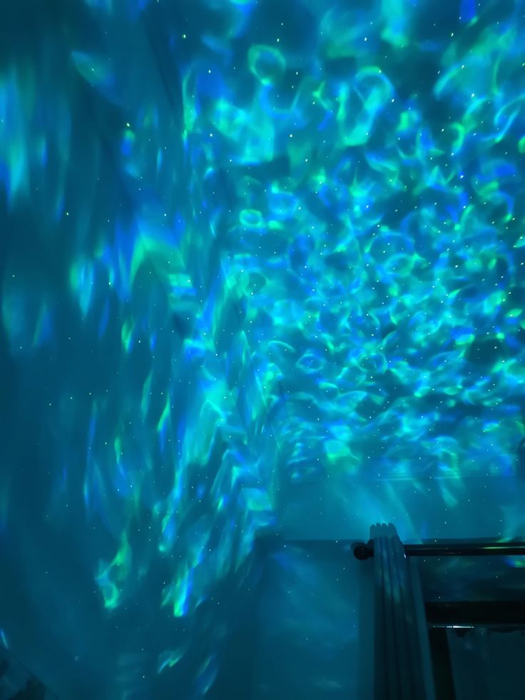 an aquarium filled with lots of blue and green water