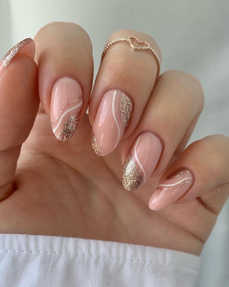 Oval Rose Gold Nails, Pale Pink And Gold Nails, Rose Gold And Silver Nails, Nail Art Designs Rose Gold, Rose And Gold Nails, Nail Inspo Short Simple, Pink And Golden Nails, Rose Gold Quince Nails, Rose Gold French Tip Nails