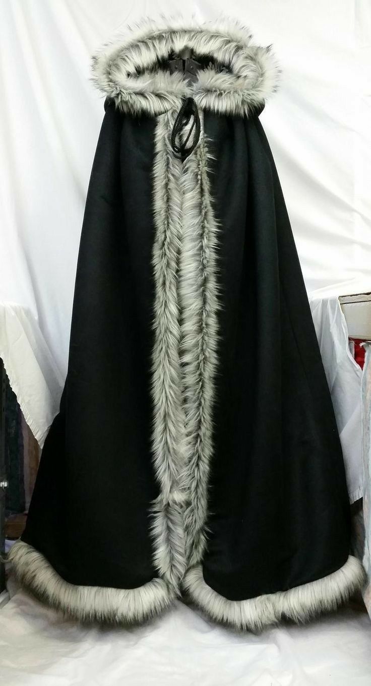 Cloaks Hooded Medieval, Fantasy Outfits Real Life, Royal Cloak The Queen, Winter Cloak Fur, Fur Cloak Fantasy Art, Fantasy Fur Cloak, Fantasy Cloak Aesthetic, Fur Cloak Aesthetic, Winter Cloak Medieval