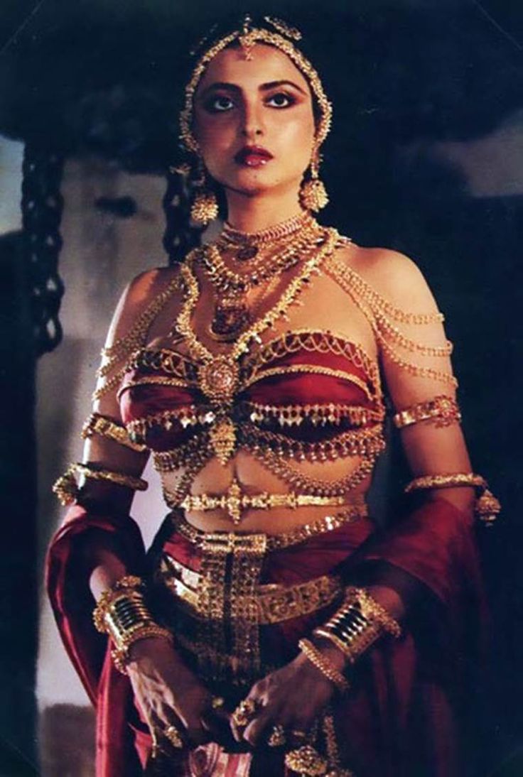 Rekha in Utsav Rekha Actress, Bollywood Retro, Retro Bollywood, Vintage India, Indian Woman, Vintage Bollywood, Indian Aesthetic, Indian Bollywood, Indian Movies