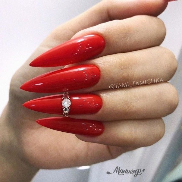 Long Red Nails, Shiny Nails Designs, Feet Nail Design, Makeup Nails Designs, Sassy Nails, Nails Design With Rhinestones, Nails Salon, Chrome Powder, Almond Acrylic Nails