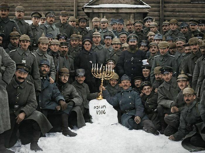 Jewish German Army Soldiers Celebrate Hanukkah On The Eastern Front, 1916. Ww1 Photos, Ww1 Soldiers, Ww 1, German Empire, Austro Hungarian, Army Soldier, German Army, History Facts, Military History