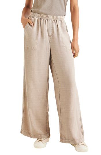 Capture that vibe wherever you are with these breezy lyocell and linen palazzo pants finished with a comfy elastic waist and handy pockets. 29" inseam; 29" leg opening; 11 3/4" front rise; 16 1/2" back rise (size Medium) Elastic waist 70% lyocell, 30% linen Machine wash, tumble dry Imported Relaxed Fit Wide Leg Pants For Vacation, Bohemian Linen Wide Leg Pants With Pockets, Bohemian Wide Leg Linen Pants With Pockets, Bohemian Wide Leg Pants With Pockets, Vacation Wide Leg Pants With Pockets, Casual Wide-leg Flax Pants, Beach Linen Wide Leg Pants With Pockets, Relaxed Wide Leg Linen Bottoms, Versatile Wide Leg Pants With Pockets For Vacation