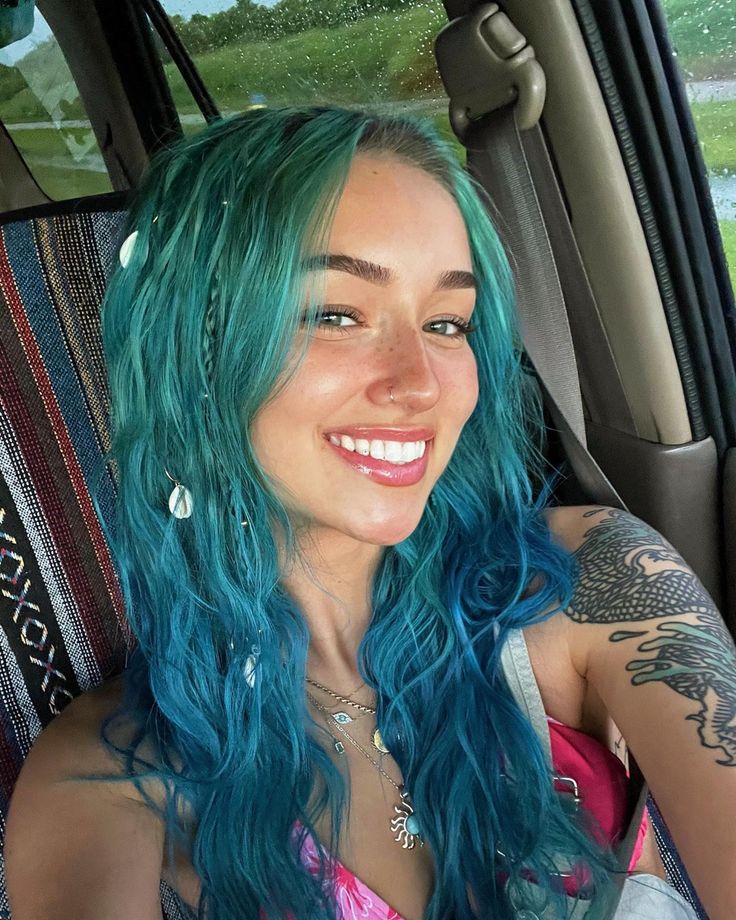 blue hair beachy Teal Hair, Turquoise Hair, Dyed Hair Inspiration, Beautiful Hair Color, Pretty Hair Color, Peinados Fáciles Para Cabello Corto, Hair Stylies, Dye My Hair, Hair Dye Colors