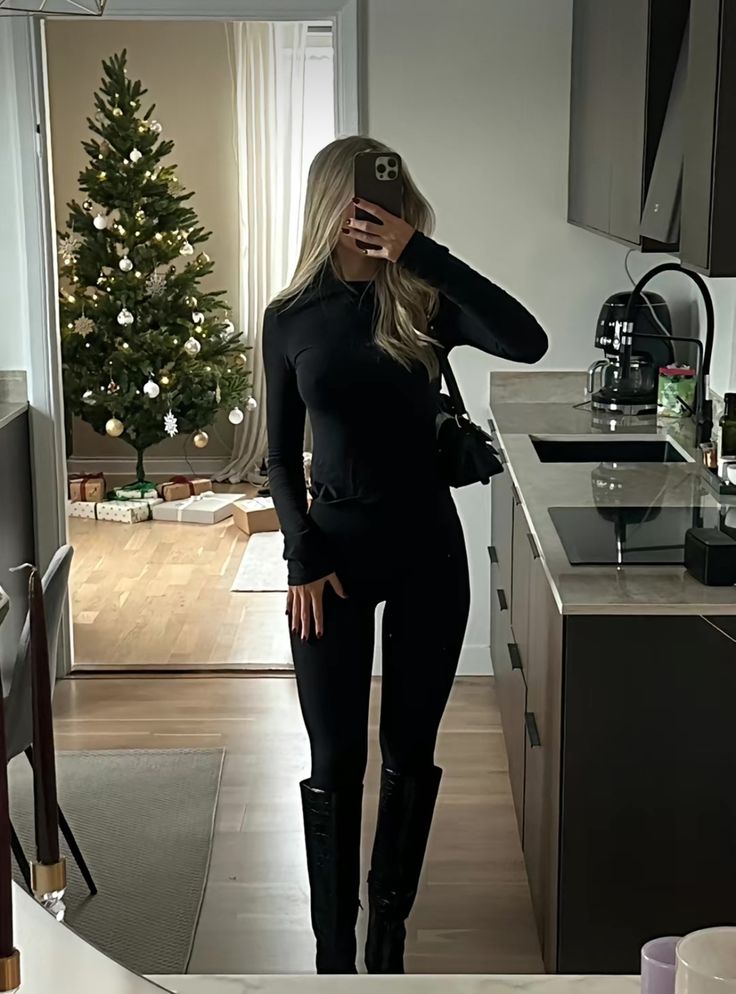 Knee Length Boots Outfit Winter, Knee Length Boots Outfit, Winter Bar Outfit, Spiegel Selfie, Adrette Outfits, Fashion Travel Outfit, Turtleneck Outfit, Blouse Casual Fashion, Classy Winter Outfits