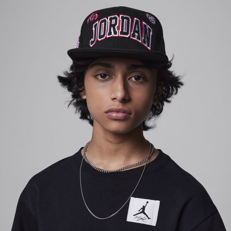 Featuring multiple patch and embroidered detailing, you can rep your belonging to the Jordan Pack in this cap, made of poly twill. It has an adjustable snapback closure to help you get a fit that's just right. Venting eyelets, the flat brim and a built-in sweatband helps keep you cool and comfy while you're out and about. Black Baseball Cap With Embroidered Logo For Streetwear, Black Baseball Cap For College During Baseball Season, Black Trucker Hat With Embroidered Logo For Streetwear, Embroidered Logo Flat Cap For Baseball Season, College Trucker Cap With Embroidered Logo, College Trucker Hat With Embroidered Logo, Collegiate Snapback Trucker Hat With Embroidered Logo, Collegiate Flat Bill Trucker Hat For Streetwear, Embroidered Logo Fitted Hat For Streetwear