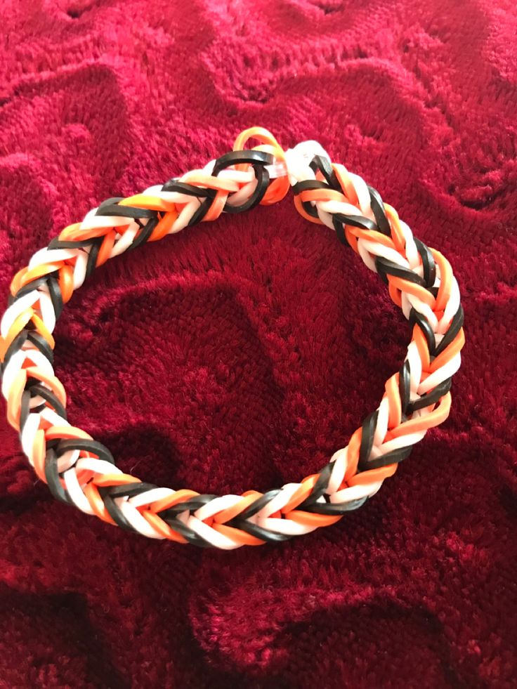 Rainbow Loom Pumpkin, Halloween Loom Bracelets, Halloween Rainbow Loom, Halloween Rubber Band Bracelet, Rubber Band Bracelet Fishtail, Rainbow Loom Christmas Bracelets, Rainbow Loom Fall Bracelets, Rainbow Loom Halloween Bracelets, Loom Band Halloween