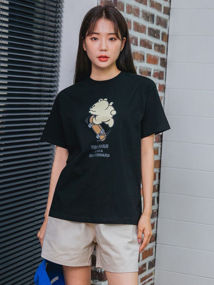 Editor's notesThis casual T-shirt from Alvinclo goes well with every outfit with its simple design.- Pullover closure- Lettering and graphic print on the front- Round neckline- Relaxed silhouette- Comfy and casual itemMeasurements(in.)W1/W2/M/L/XL- Shoulder: 17.32 / 18.11 / 20.47 / 21.25 / 22.04 in.- Chest: 18.89 / 20.07 / 22.83 / 23.62 / 24.40 in.- Sleeve: 6.29 / 7.08 / 8.66 / 9.44 / 10.23 in.- Total length: 23.62 / 25.19 / 28.34 / 29.13 / 29.92 in.Model infoHeight: 5'41" Fitting size 2Composit Bear T Shirt, Men Shoes Size, Mens Outerwear, Mens Bottom, Casual T Shirts, Round Neckline, Simple Designs, Teddy Bear, Top Outfits