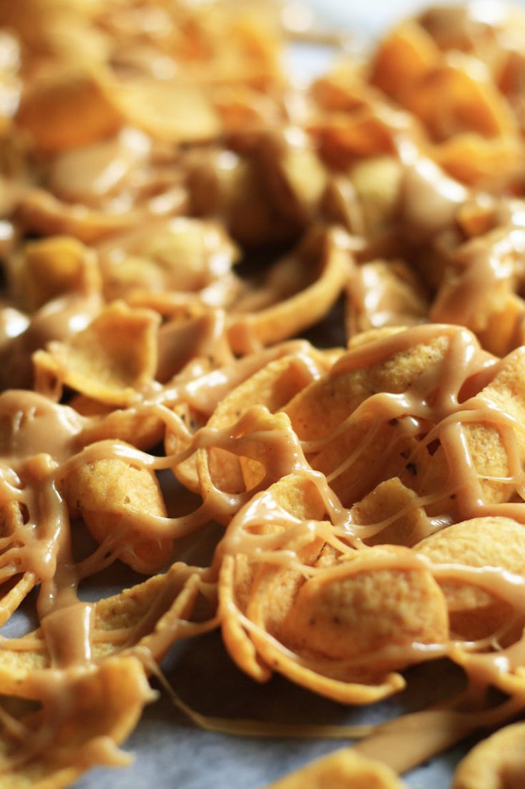 some kind of food that is sitting on a table