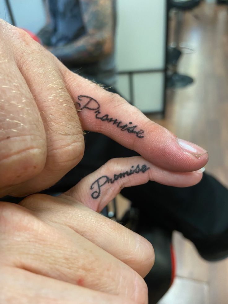 two fingers with the words bonnie and princess written on them