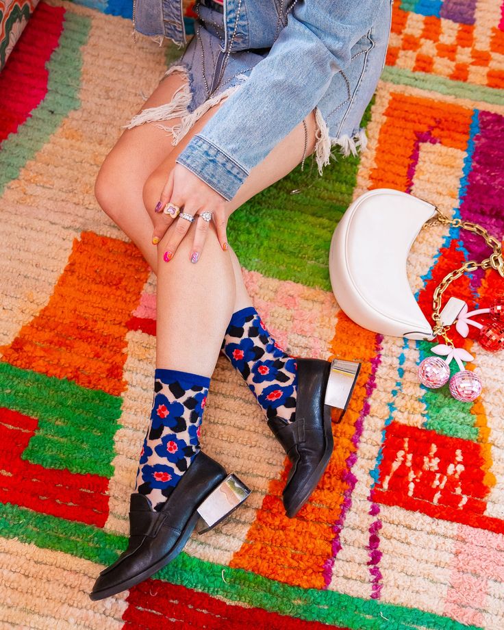 For the minimalists who still want a pop of color and print, our Bold Blue Floral sheer sock is your perfect accessory. Geometric style blue florals with unexpected elements of red, pink and black accents give this sock a distinctively edgy vibe. Pair with loafers for an effortless cool girl look. One Size. Recommended fit US W5.5-10. 200 Needle Count. ✨ Funky yet elegant - no silly or childish patterns 🧦 Premium quality - durably made with comfortable stretch 👗 Unique - the perfect accessory Crazy Socks Outfit, All Denim Outfits, Z Shoes, The Minimalists, Oversized Hoop Earrings, Socks Outfit, Floral Socks, Slouch Socks, Colorful Blouses