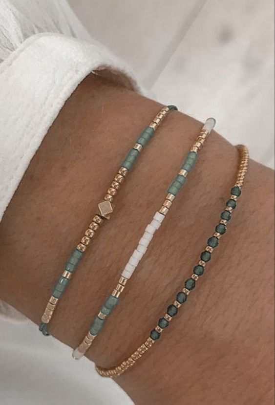 Trendy Bead Bracelets, Diy Layered Bracelets, Trendy Beaded Bracelets Bohemian, Classy Beaded Bracelets, Minimalist Beaded Bracelet, Trending Handmade Jewelry, Miyuki Delica Bracelet, Seed Bead Bracelet Sets, Trendy Handmade Accessories