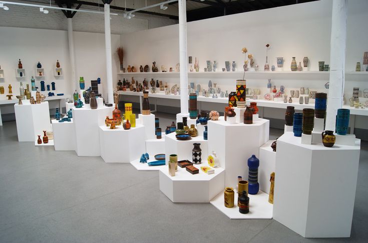 a room filled with lots of different types of vases on display next to each other