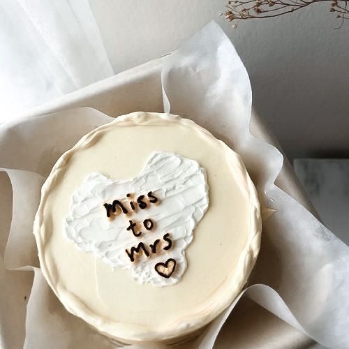 a cake that has been decorated with the words miss to mrs written on it and an angel's wing