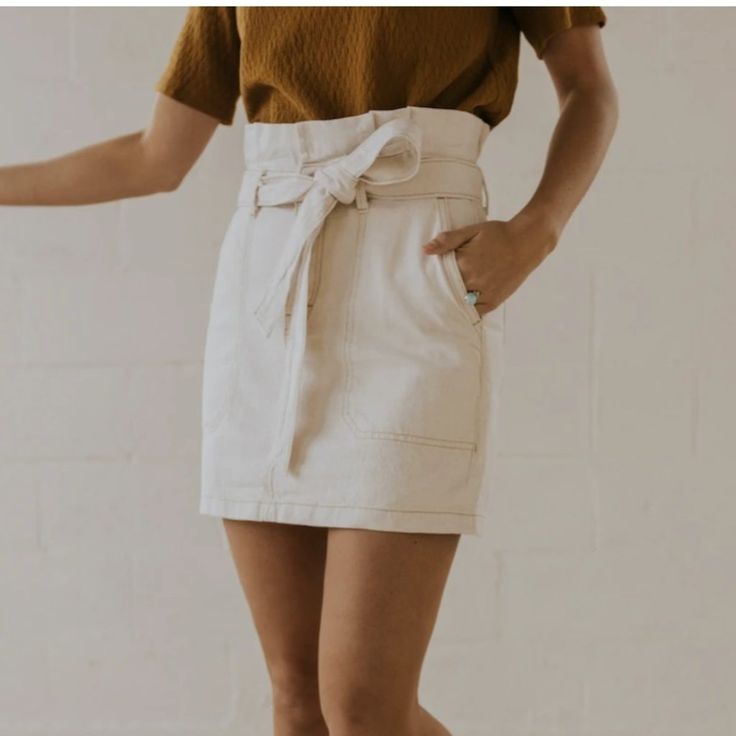 A Super Cute Oatmeal-Colored Skirt With A Scrunch, Paper Waist, Or Paper Bag Waist. This Oatmeal Colored Mini Skirt Features Pockets, A Functional Tie Belt, And The Sweetest Little Pleats Around The Waist! Slightly Darker Brown Stitching Accent Free People Splendor In The Grass Tie-Waist Skirt Brand New With Tags (Bnwt) Free People Skirt. Original Price $70 Selling For $40 (Price Negotiable) Size 6 #Paperbagwaist #Freepeopleskirt #Whiteskirt #Springskirt Paper Bag Skirt Beige High Waist Mini Skirt With Pockets, Beige High-waist Mini Skirt With Pockets, Beige Cotton Mini Skirt With Pockets, Chic Beige Cotton Skort, Casual Cream Mini Skirt For Fall, High Waist Beige Skirt With Pockets, Belted Beige Mini Skirt Bottoms, Chic Beige Skort With Pockets, Chic Beige Mini Skirt For Brunch