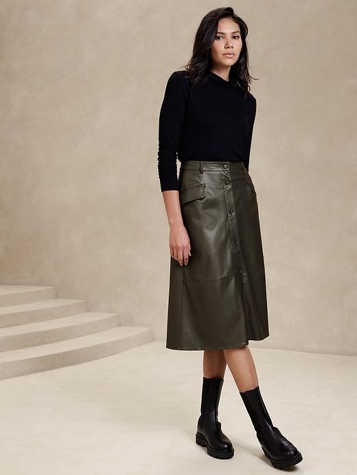 A-Line Midi Sweater Skirt | Banana Republic Factory Hunter Green Leather Skirt, A Line Leather Skirt Outfit, Green Leather Skirt Outfit, Midi Leather Skirt Outfit, Outfit With Leather Skirt, Leather Midi Skirt Outfit, Midi Leather Skirt, Green Leather Skirt, Skirt Outfit Fall