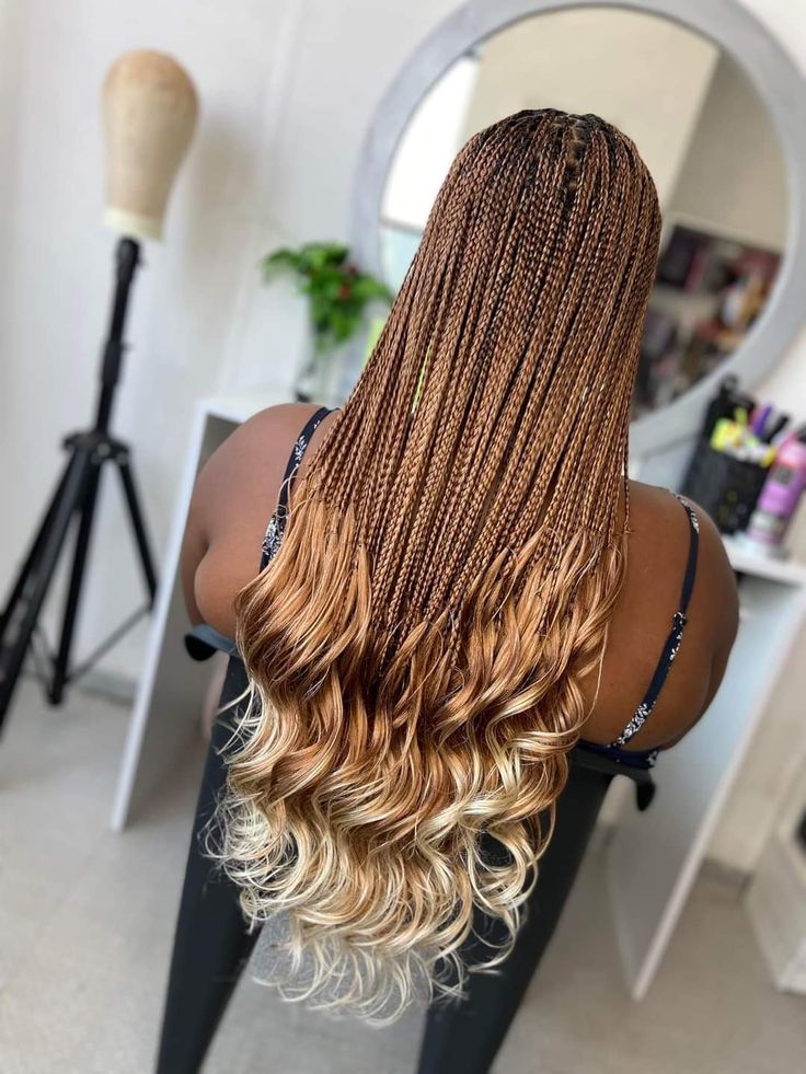 Gold Braids Hairstyles, Black Braids With Blonde Highlights, Different Braids Styles, Blonde Knotless Box Braids, Box Braids Hairstyle, Blonde Knotless, Hair Braid Designs, Braiding Hair Colors, Cornrows Braids For Black Women