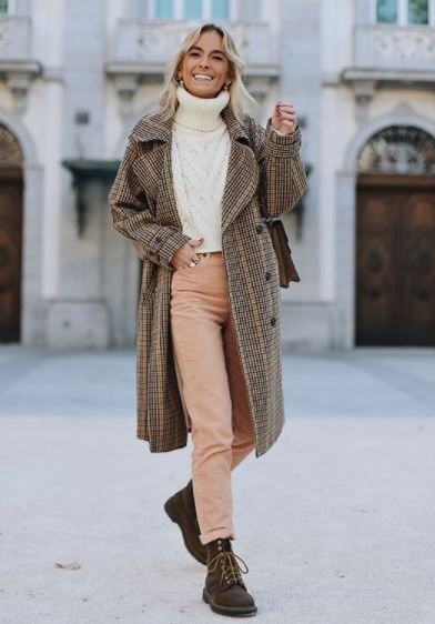 Light Brown Jeans Outfit, Brown Dr Martens Outfit, Dr Martens Brown Boots, 1460 Crazy Horse, Doc Martin Outfits, Brown Jeans Outfit, Light Brown Jeans, Dr Martens Outfit, Martens Style