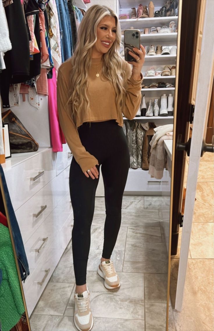 Leggings And Cropped Sweater, Leggings Crop Top Outfit, Crop Top Sweatshirt Outfit, Crop Top Sweater Outfit, Cropped Sweater Outfit, Crop Top And Leggings, Leggings Outfit, Cute Leggings, Cute Lazy Day Outfits