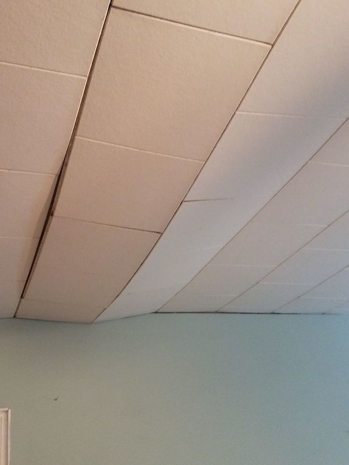 the ceiling in this room is painted white