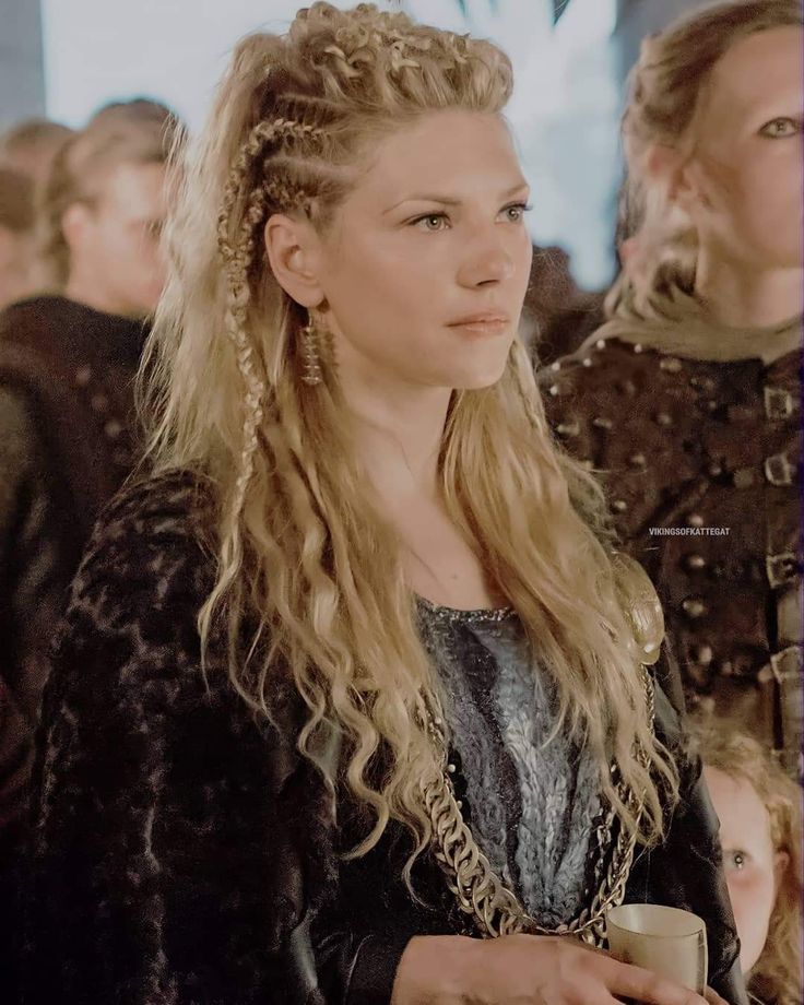 Viking Hairstyles, Viking Braids, Large Curls, Viking Wedding, Viking Women, Viking Hair, Smink Inspiration, Mohawk Hairstyles, Viking Woman