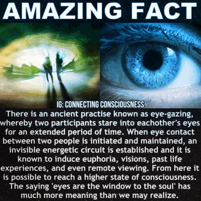 an advertisement with the words amazing fact in front of two blue eyes and one green eye