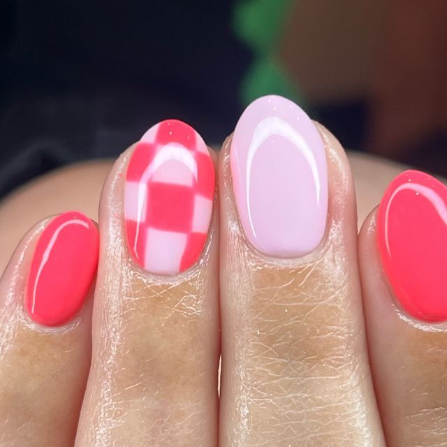 Cute Nail Designs On Natural Nails, Cute Short Short Nails, Preppy Dip Nails, Easy Summer Nails Short, No Tip Nail Ideas, Nail Inspo For Short Natural Nails, Summer Checkered Nails, Nails For Beginners Ideas, Simple Preppy Nails