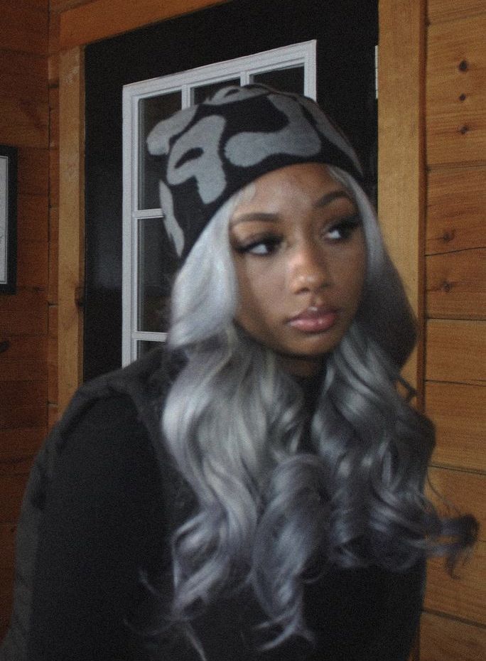 Gray Wig Black Women, Grey Beanie Outfit, Wig Black Women, Beanie Hairstyles, Gray Wig, Hair Tea, Beanie Outfit, Grey Wig, Wave Wig