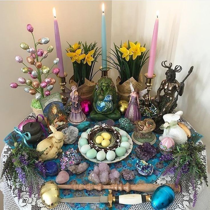 Ostara Altar, Ostara Ritual, Sacred Space Altar, Wicca Altar, Altar Ideas, Pagan Festivals, Witches Altar, Wiccan Altar, Vernal Equinox