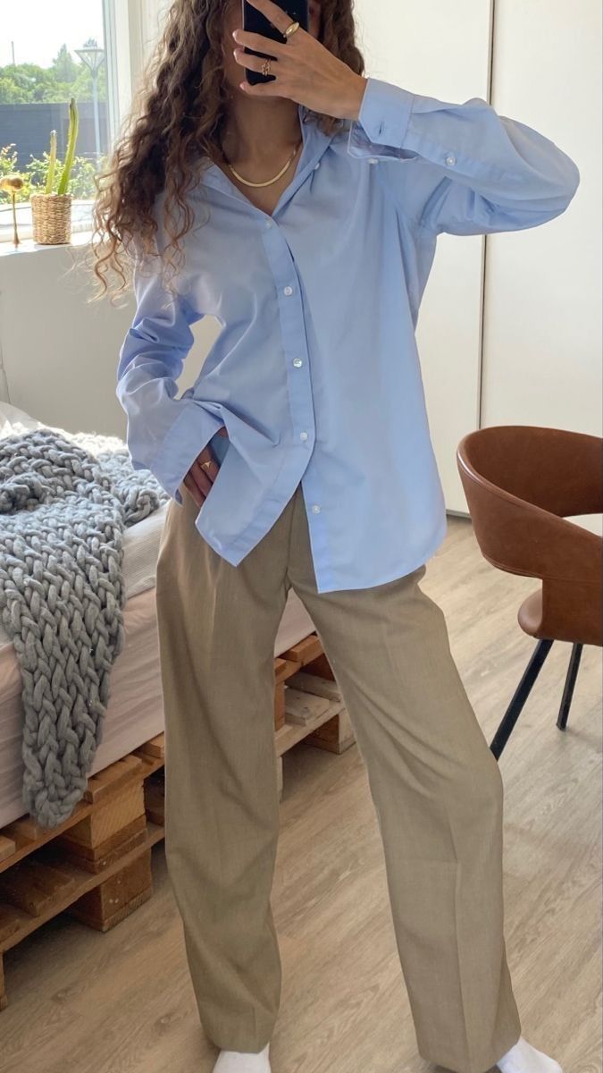 Blue Shirt Outfits Women, Blue Shirt Women Outfit, Scandi Girl Style, Light Blue Shirt Outfit, Elegant Outfits For Women, White Outfit Aesthetic, Boyfriend Shirt Outfits, Linen Shirt Outfit, Scandi Girl