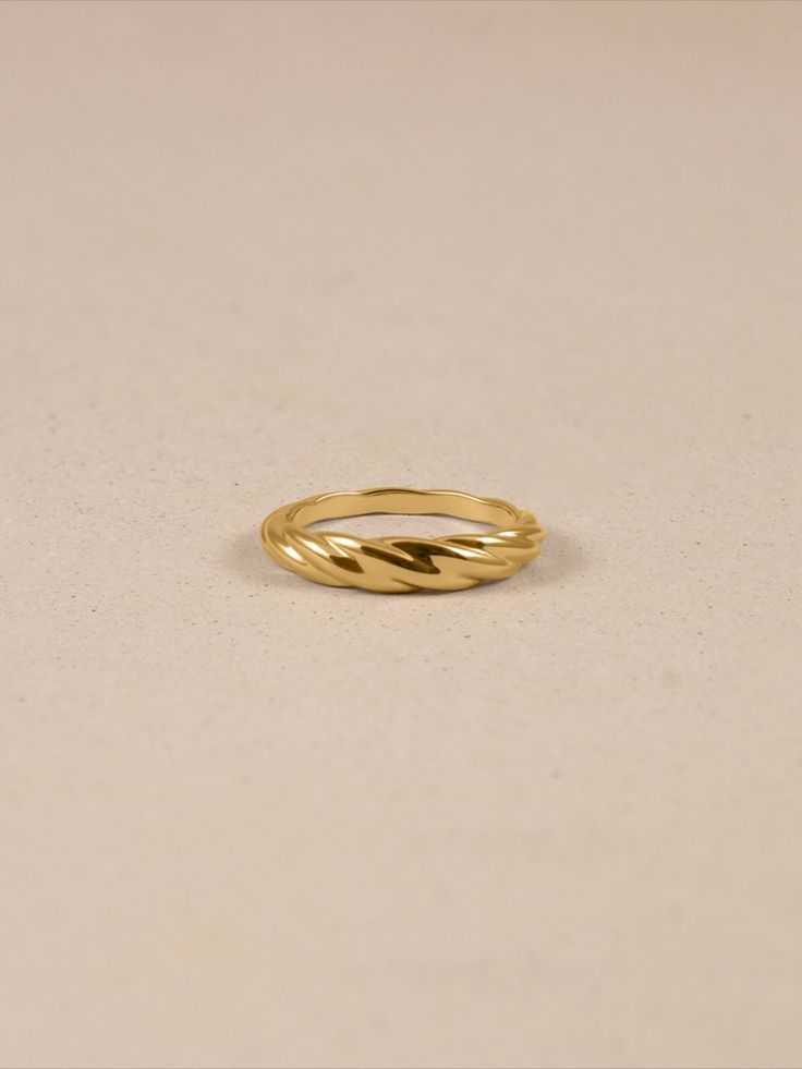 Gold Ring Designs Unique, Ring Designs Unique, Gold Ring Design For Women, Ring Design For Women, Simple Ring Design, Pinky Rings For Women, Gold Ring Design, Gold Jewelry Prom, Small Earrings Gold