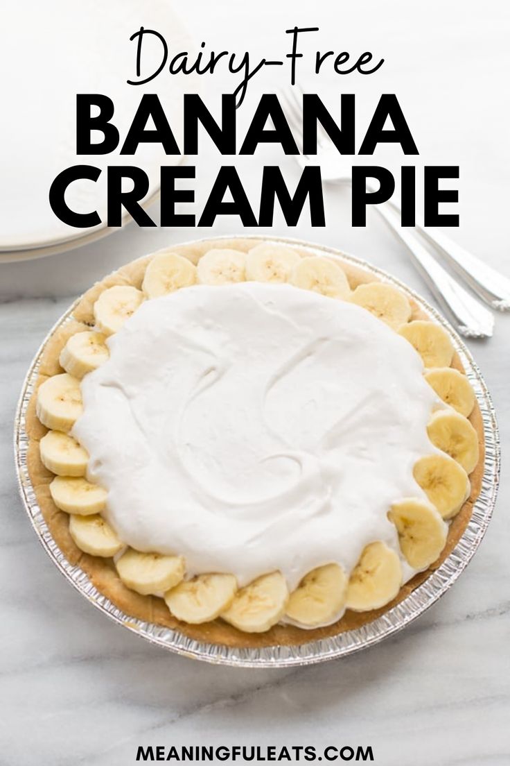 A banana cream pie with fresh bananas and whipped cream on top Dairy Free No Bake Pie, Paleo Banana Cream Pie, Gluten Free Dairy Free Pie Recipes, Dairy Free Gluten Free Pie, Dairy Free No Bake Desserts, Gf Dairy Free Dessert, Gluten Free Dairy Free Recipes Dessert Simple, Gluten And Dairy Free Pie, Dairy Free Coconut Cream Pie