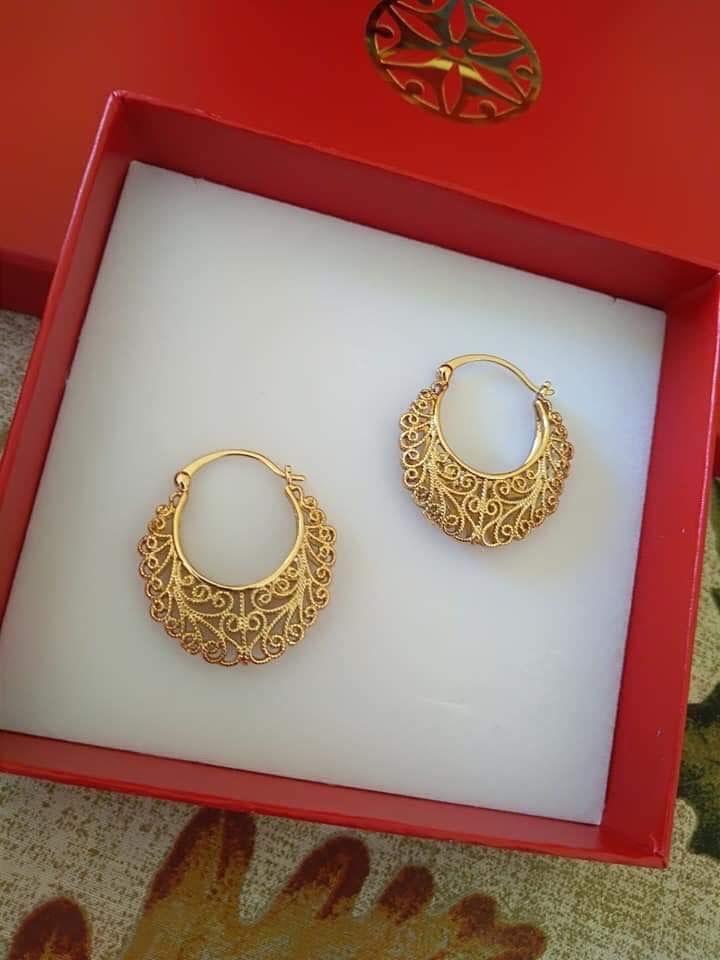 Girls Weakness, Unique Gold Jewelry Designs, Wedding Jewelry Sets Bridal Jewellery, Gold Earrings Models, Indian Bridal Jewelry Sets, Bridal Jewellery Design, Gold Bridal Jewellery Sets, Jewelry Set Design, Indian Jewellery Design Earrings