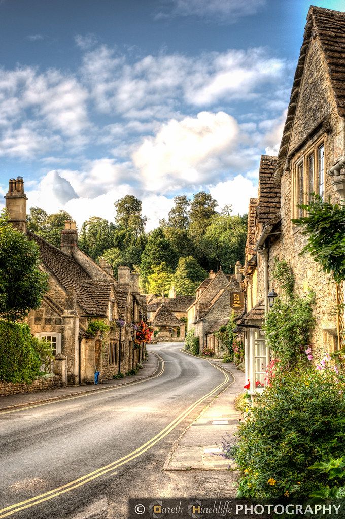 British Cottage English Countryside, Cottage English Countryside, Cottage English, British Cottage, Wiltshire England, Cotswold Villages, Castle Combe, Places Worth Visiting, Cottage Charm