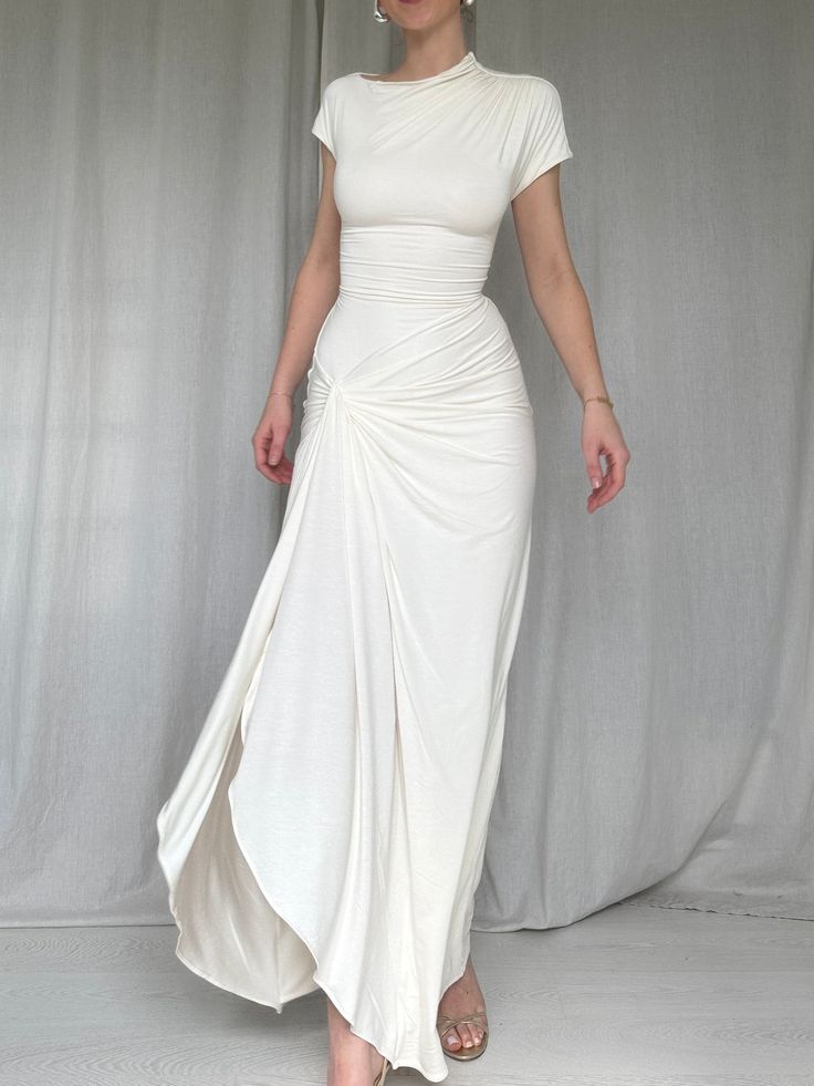 Venus Dress Roman Outfit, Elegant Fits, Roman Statue, Modest Summer, Venus Dresses, Summer Inspo, Asymmetrical Neckline, Grad Dresses, Outfit Look